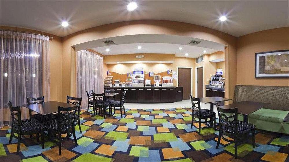 Holiday Inn Express Arlington Interstate 20 Parks Mall By Ihg Екстер'єр фото